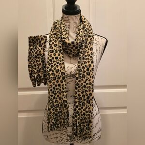 Old Navy Fleece Scarf & Mittens Tan w/ Brown & Black Leopard Print S/M NWOT